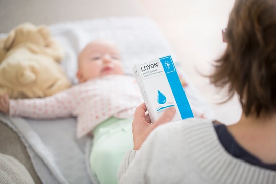 LOYON® zur Behandlung von Milchschorfs Mutter verwendet LOYON® zur Behandlung des Milchschorfs ihres Babys